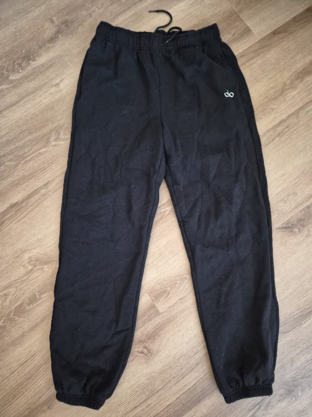 ALO Yoga Black Sweatpants with White Logo Tag Medium
